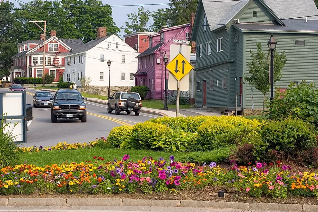 House clearance and picturesque view of beautiful homes in Durham, New Hampshire, showcasing charming architecture and lush greenery.